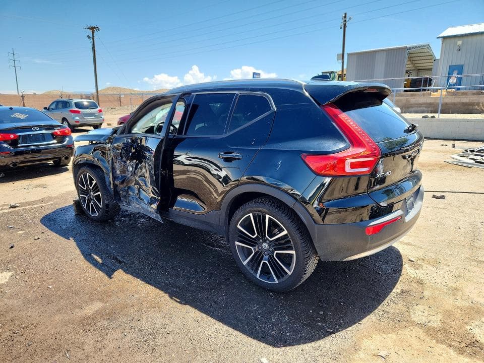 2020 VOLVO XC40 T5 MOMENTUM 2