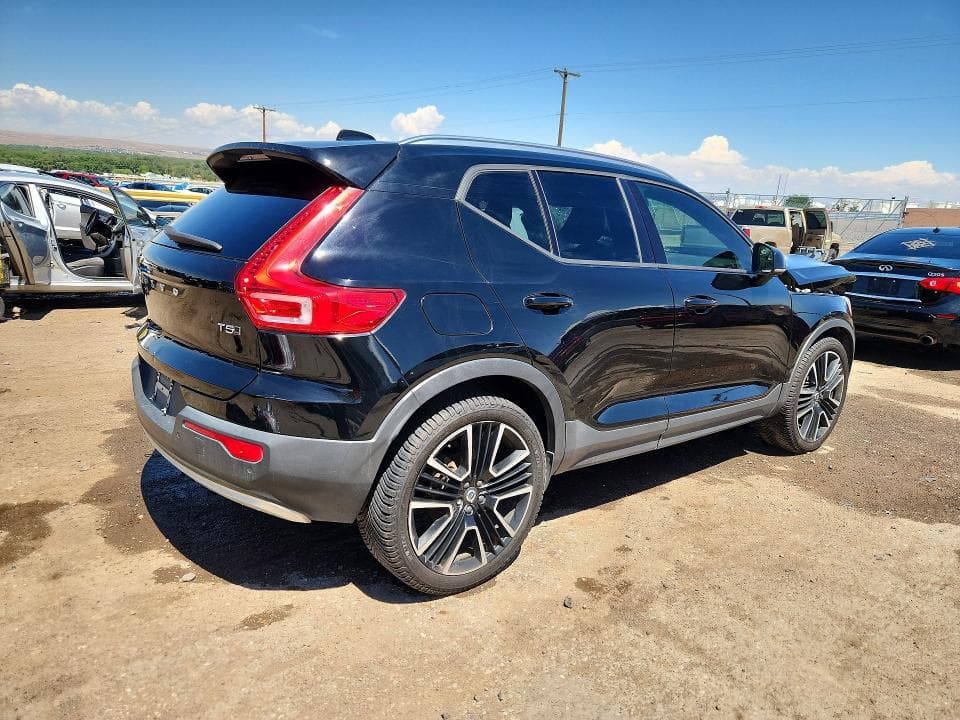 2020 VOLVO XC40 T5 MOMENTUM 3