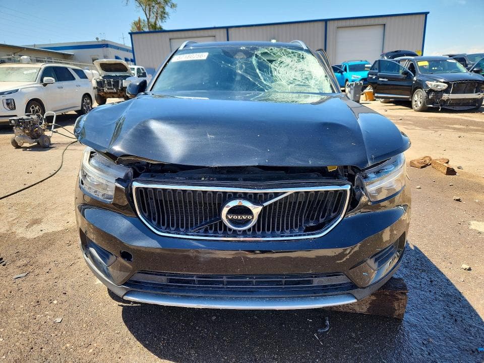 2020 VOLVO XC40 T5 MOMENTUM 5