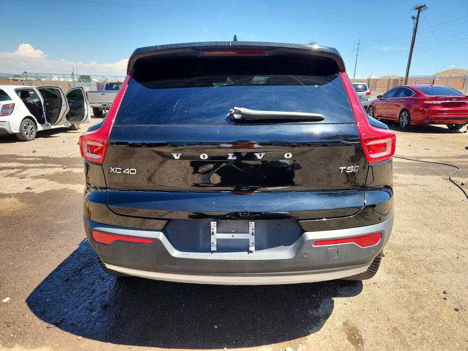 2020 VOLVO XC40 T5 MOMENTUM 6