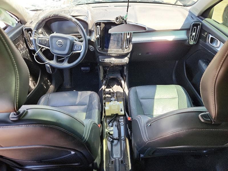 2020 VOLVO XC40 T5 MOMENTUM 8