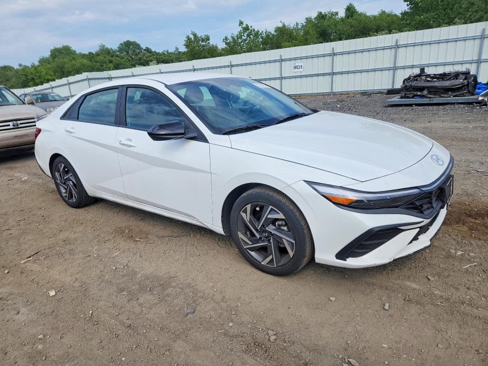 2025 HYUNDAI ELANTRA SEL SPORT 4