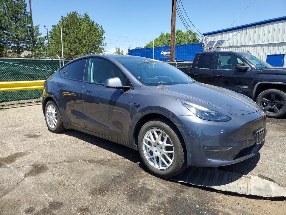 2023 TESLA MODEL Y 4