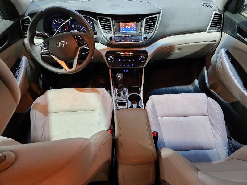 2017 HYUNDAI TUCSON SE SE 8