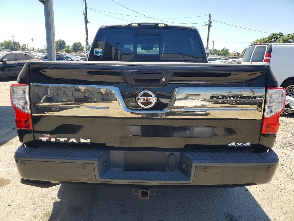 2017 NISSAN TITAN PLATINUM RESERVE PLATINUM RESERVE 6