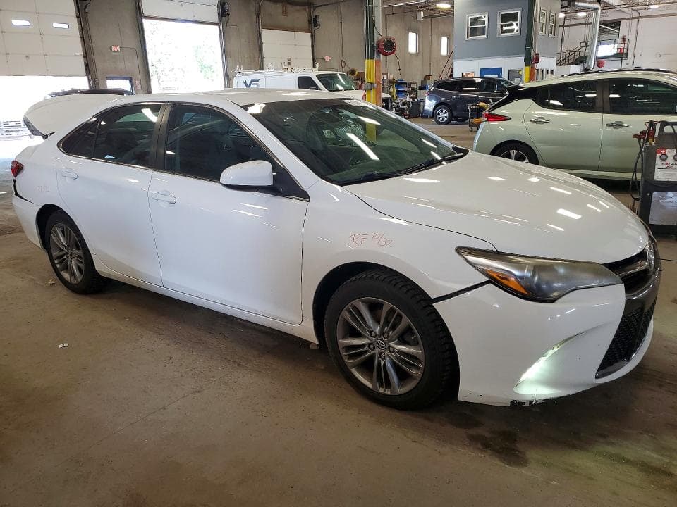 2017 TOYOTA CAMRY SE 4