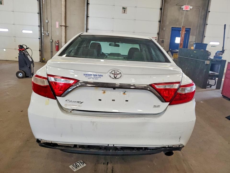 2017 TOYOTA CAMRY SE 6