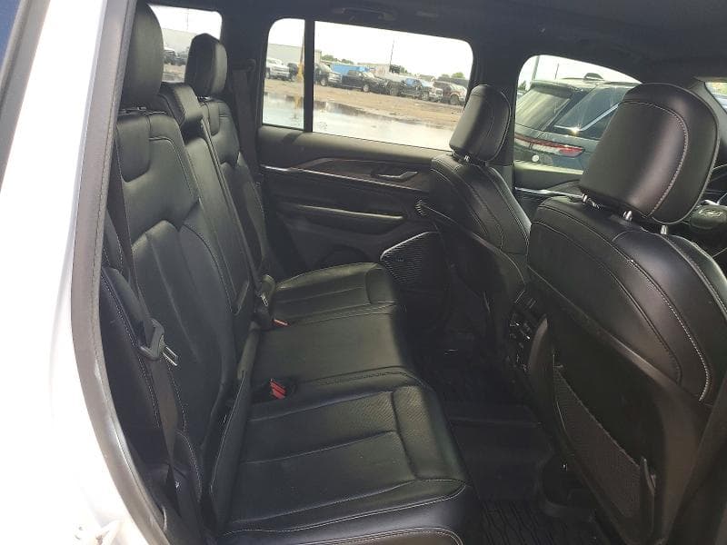2022 JEEP GRAND CHEROKEE OVERLAND 11
