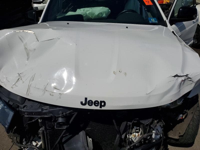 2018 JEEP GRAND CHEROKEE LAREDO 12