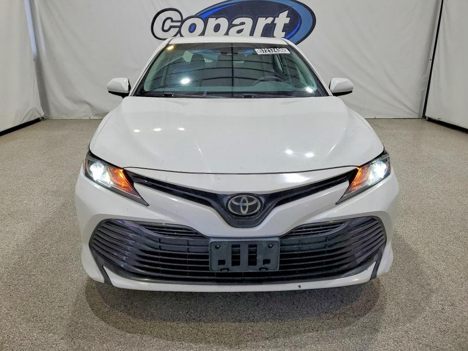 2018 TOYOTA CAMRY LE 5