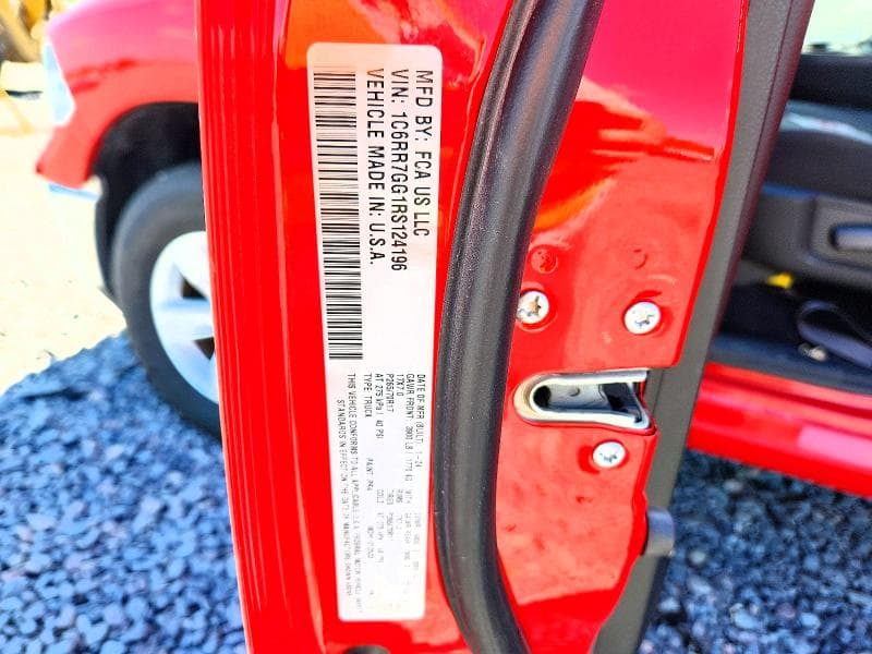 2024 RAM 1500 CLASSIC SLT SLT 12