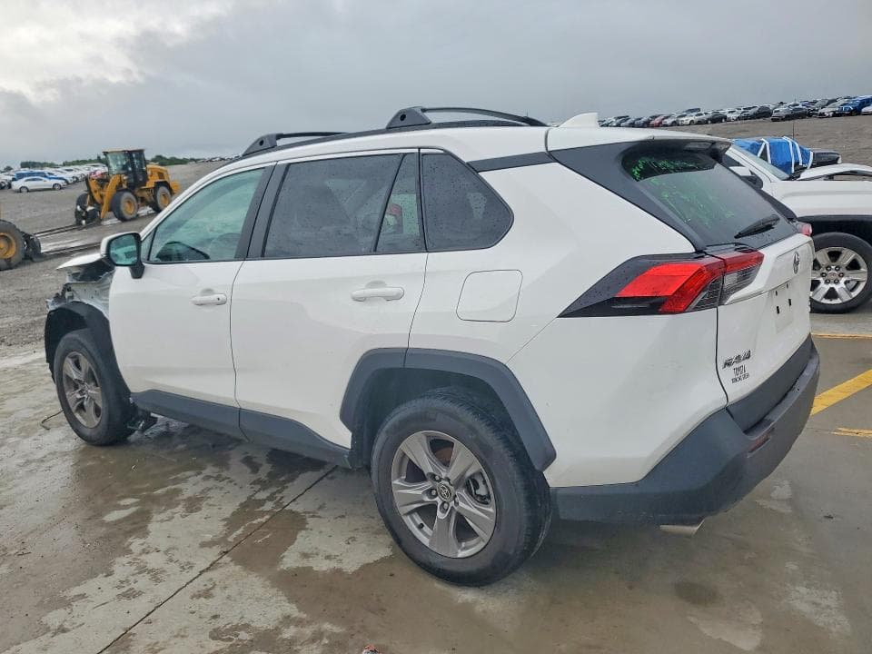 2024 TOYOTA RAV4 XLE 2