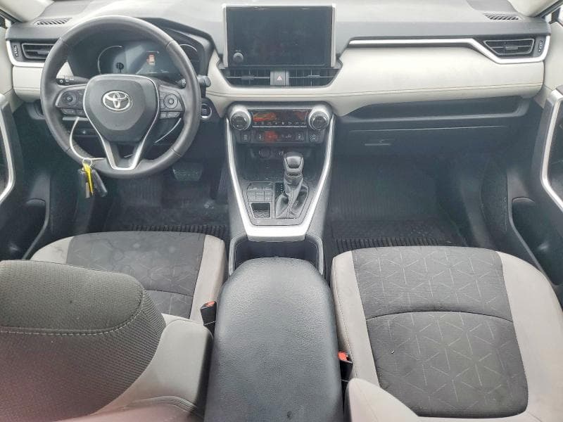 2024 TOYOTA RAV4 XLE 8