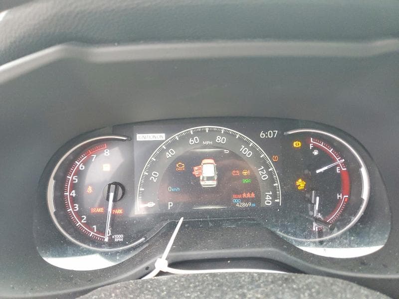 2024 TOYOTA RAV4 XLE 9