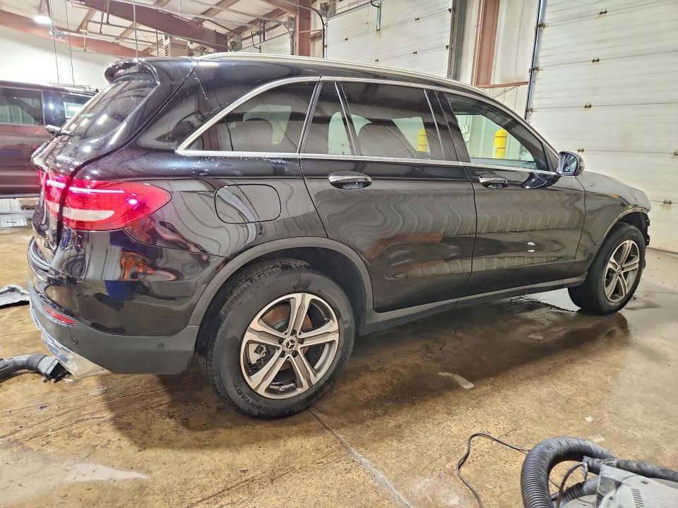 2017 MERCEDES-BENZ GLC 300 4MATIC 3