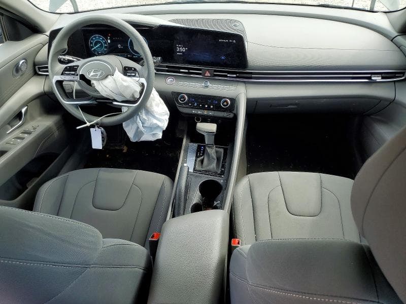 2024 HYUNDAI ELANTRA SEL SEL 8
