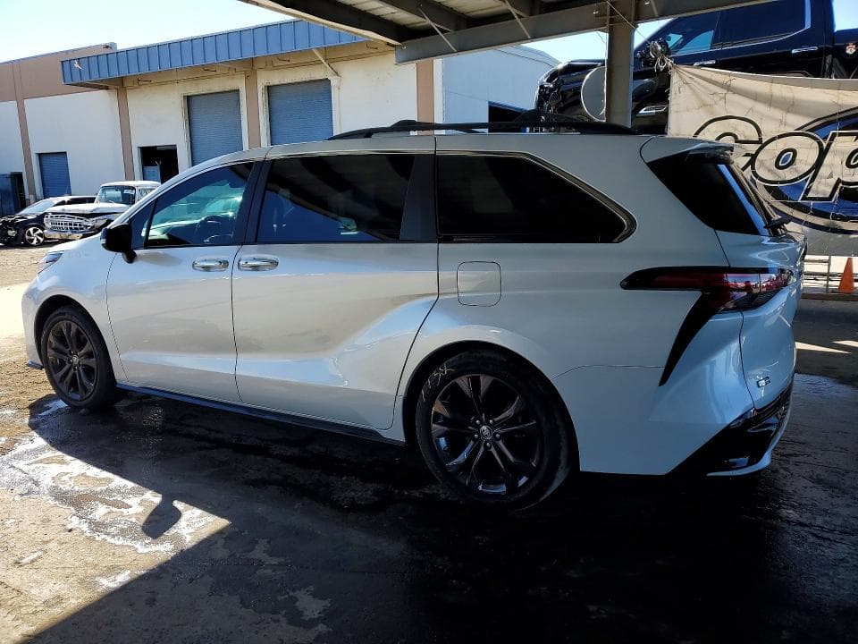 2023 TOYOTA SIENNA 25TH ANNIVERSARY EDITION 2