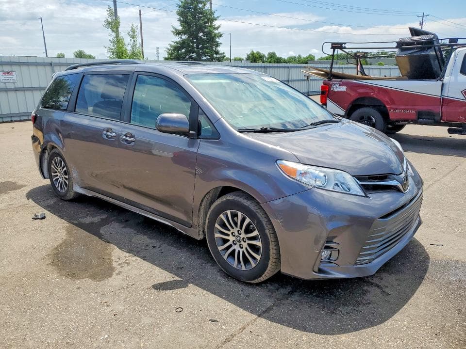 2020 TOYOTA SIENNA XLE 8-PASSENGER XLE 8-PASSENGER 4
