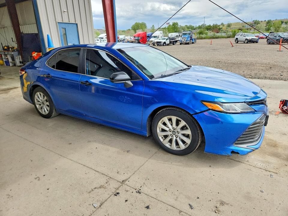 2019 TOYOTA CAMRY LE 4
