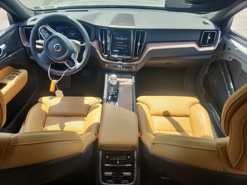 2024 VOLVO XC60 ULTIMATE 8