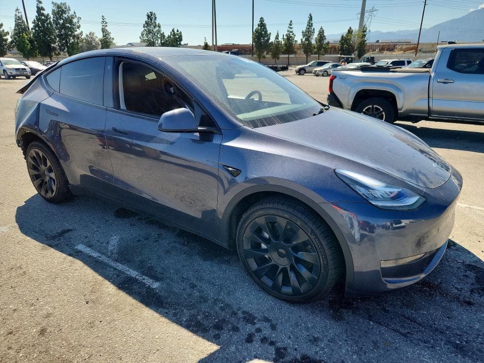 2023 TESLA MODEL Y 4
