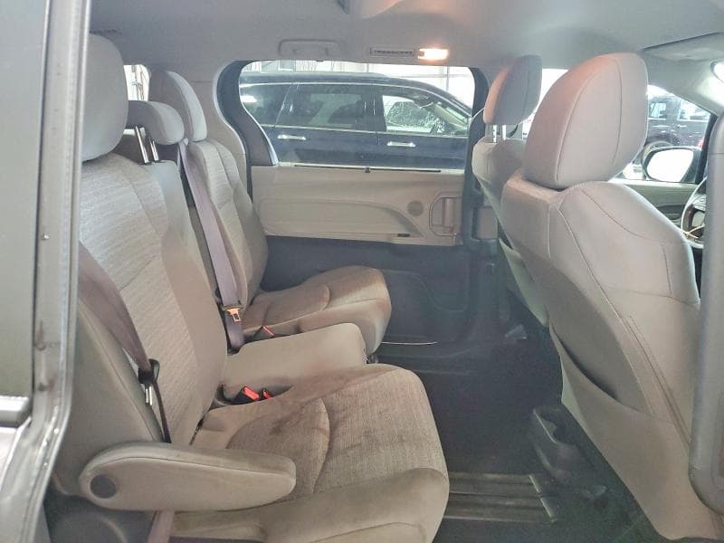 2021 TOYOTA SIENNA LE LE 11