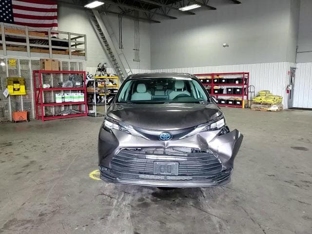 2021 TOYOTA SIENNA LE LE 14