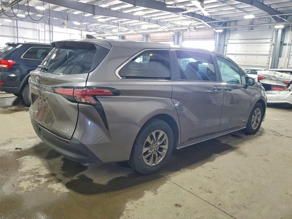 2021 TOYOTA SIENNA LE LE 3