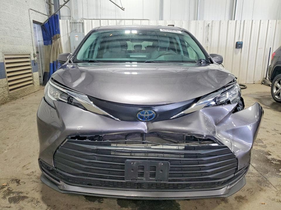 2021 TOYOTA SIENNA LE LE 5