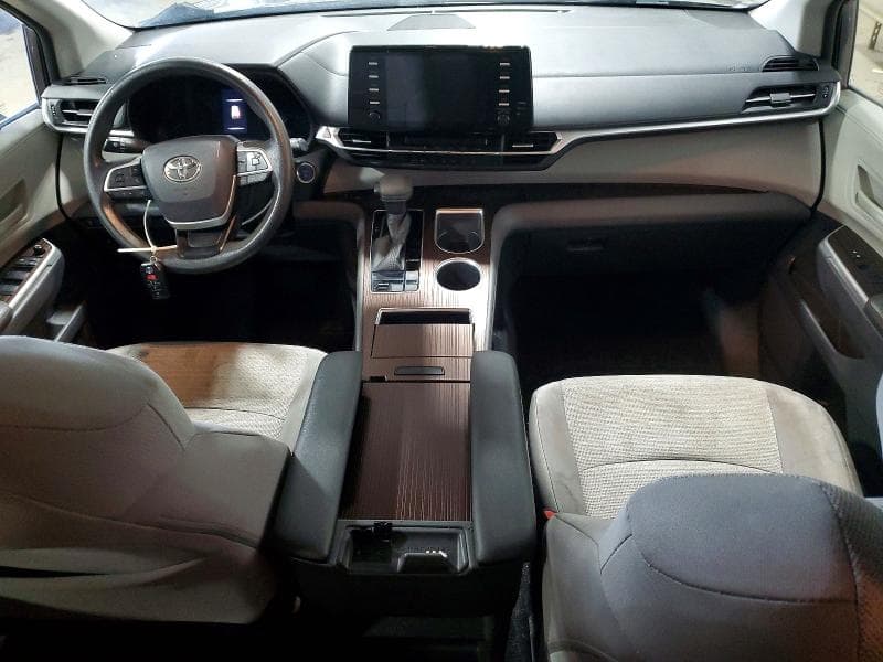 2021 TOYOTA SIENNA LE LE 8