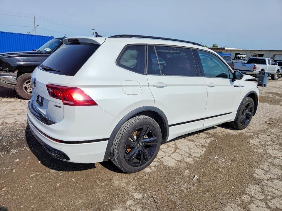 2024 VOLKSWAGEN TIGUAN SE R-LINE BLACK 3