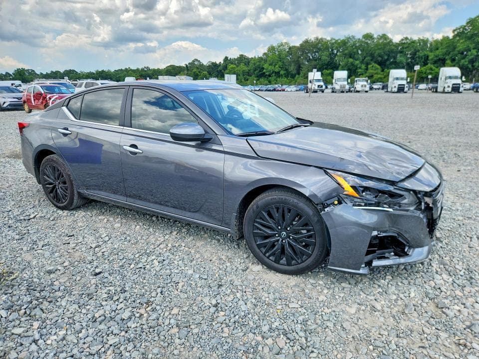 2025 NISSAN ALTIMA SV 4