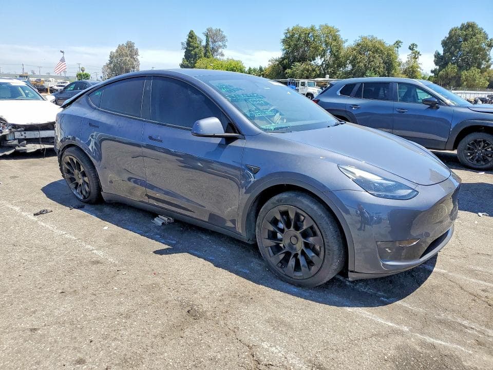 2023 TESLA MODEL Y 4