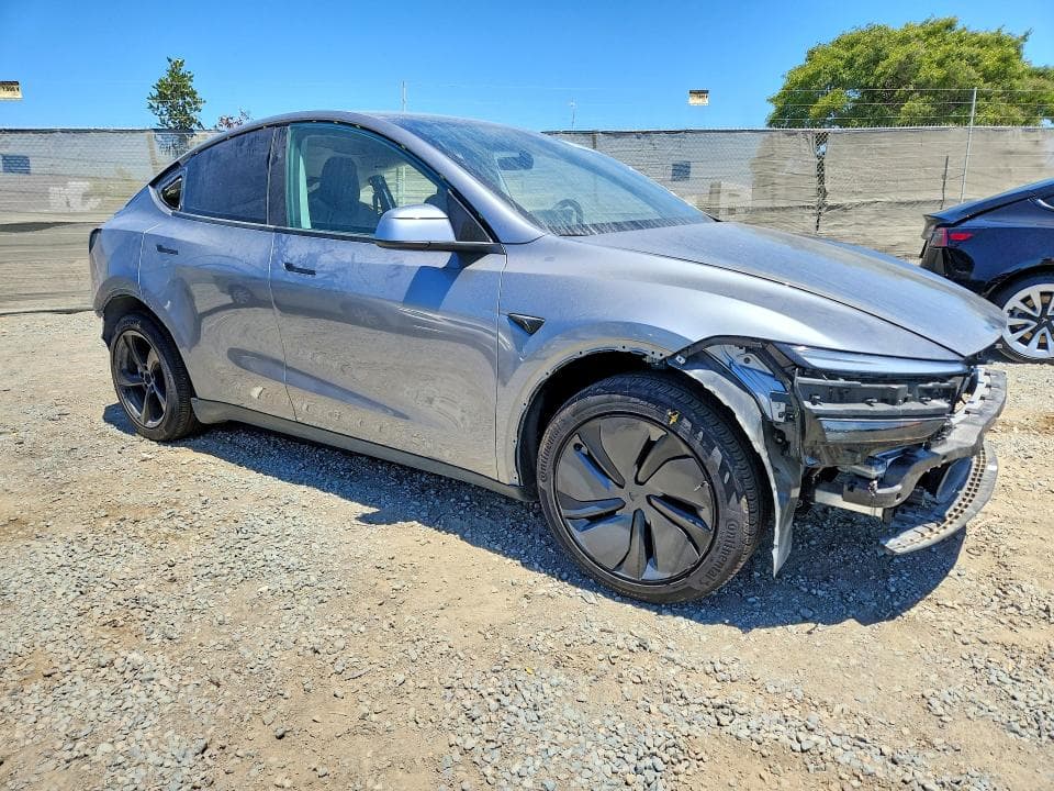 2026 TESLA MODEL Y 4