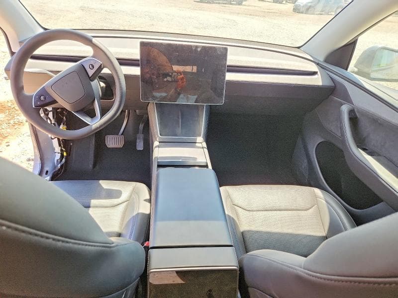 2026 TESLA MODEL Y 8