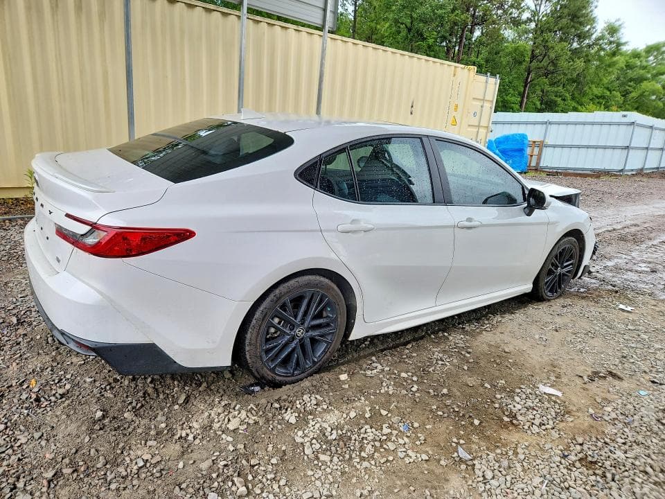 2025 TOYOTA CAMRY SE 3