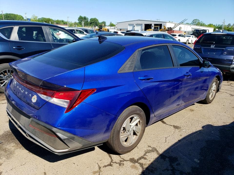 2025 HYUNDAI ELANTRA SE 3