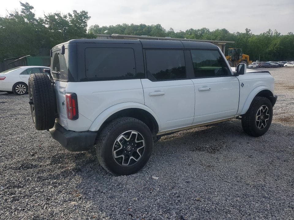 2024 FORD BRONCO OUTER BANKS 3