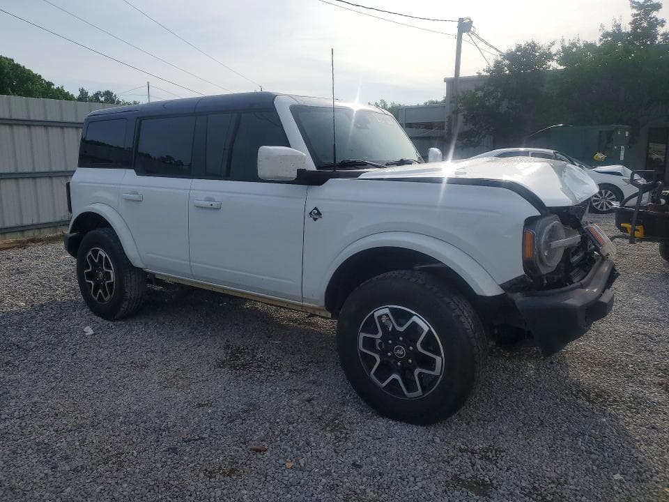 2024 FORD BRONCO OUTER BANKS 4