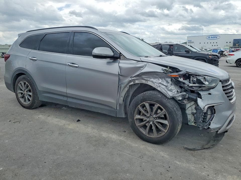 2018 HYUNDAI SANTA FE SE 4