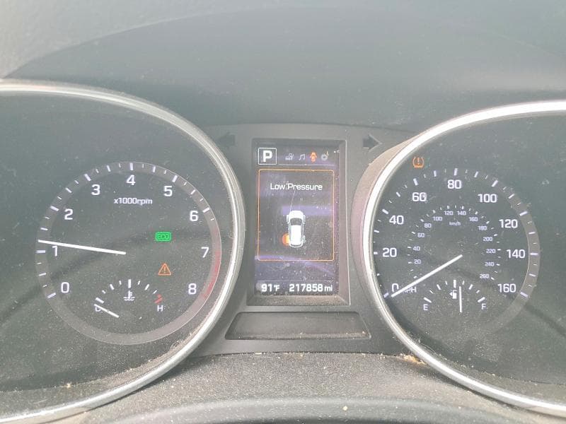 2018 HYUNDAI SANTA FE SE 9