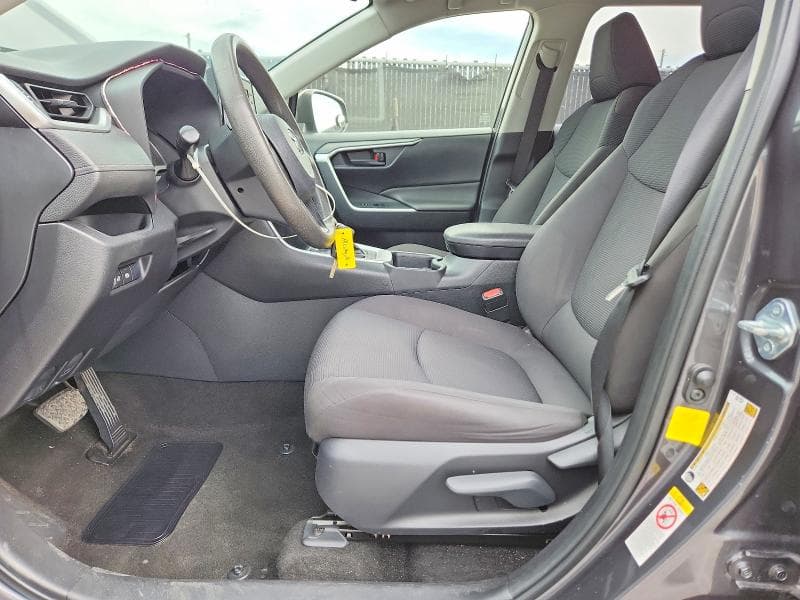 2019 TOYOTA RAV4 LE 7