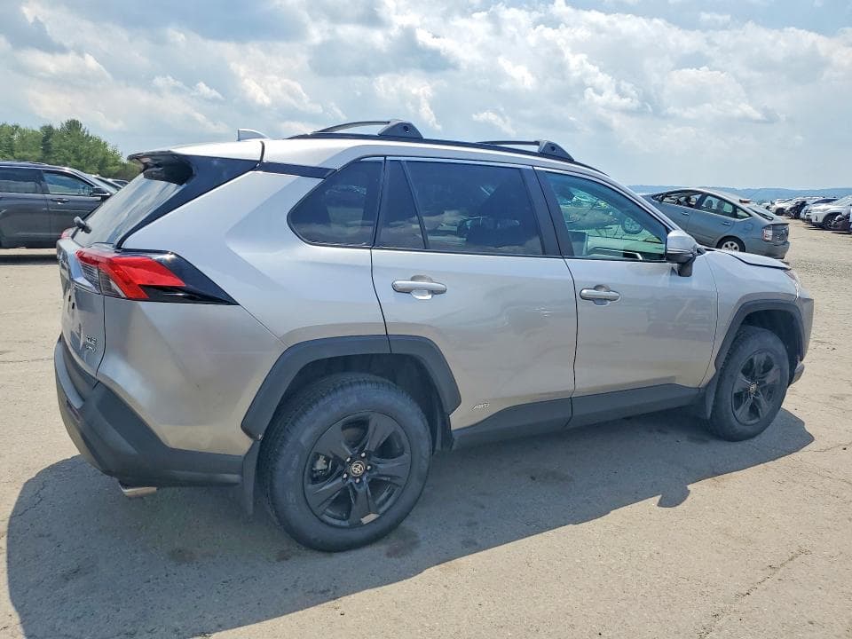 2025 TOYOTA RAV4 HYBRID XLE 3