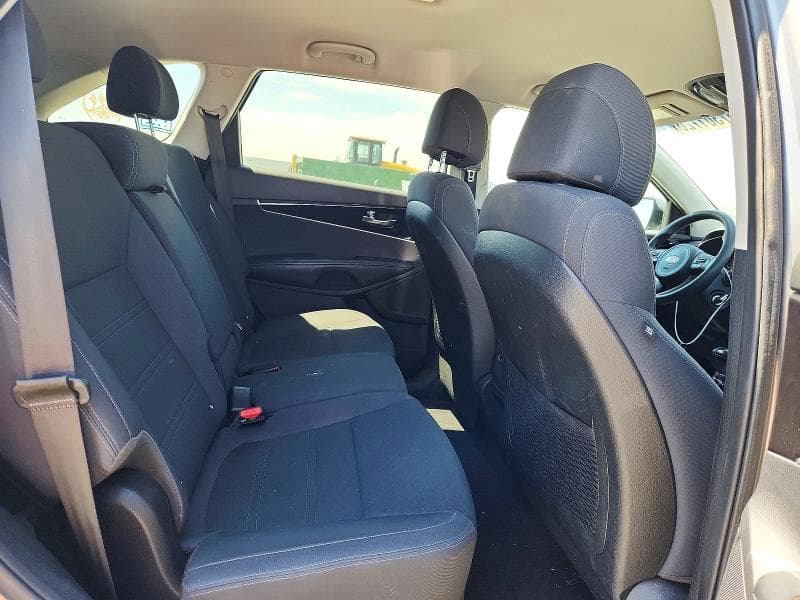 2017 KIA SORENTO LX V6 11