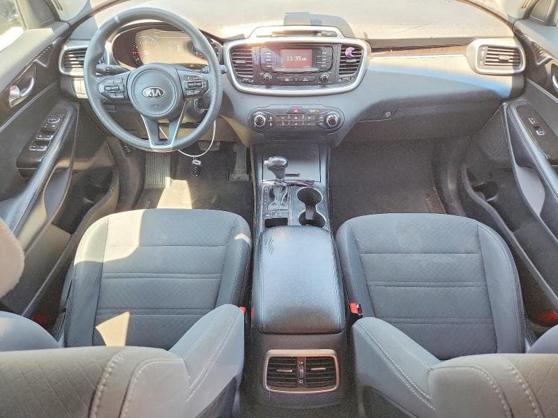2017 KIA SORENTO LX V6 8