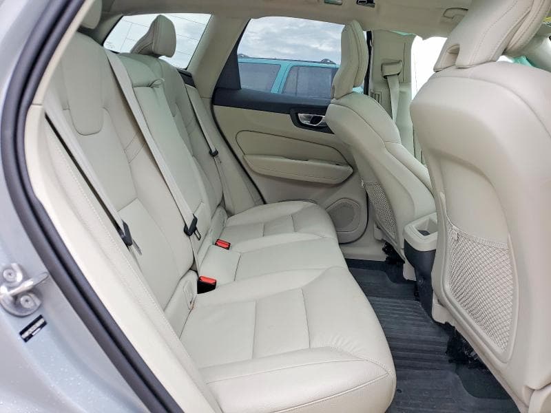 2025 VOLVO XC60 PLUS 11