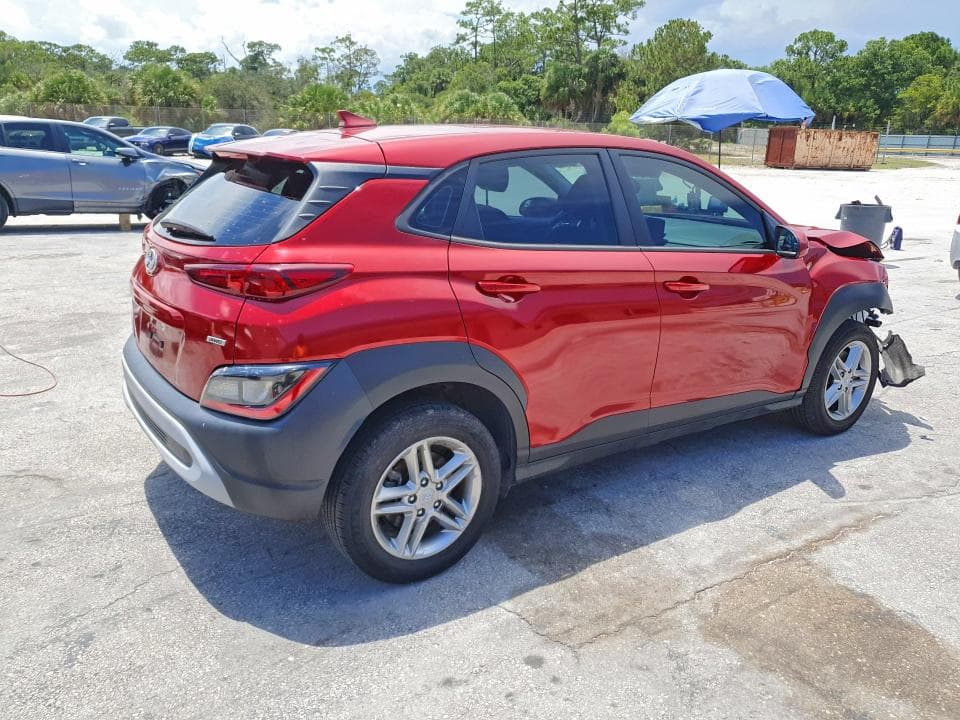 2022 HYUNDAI KONA SE 3