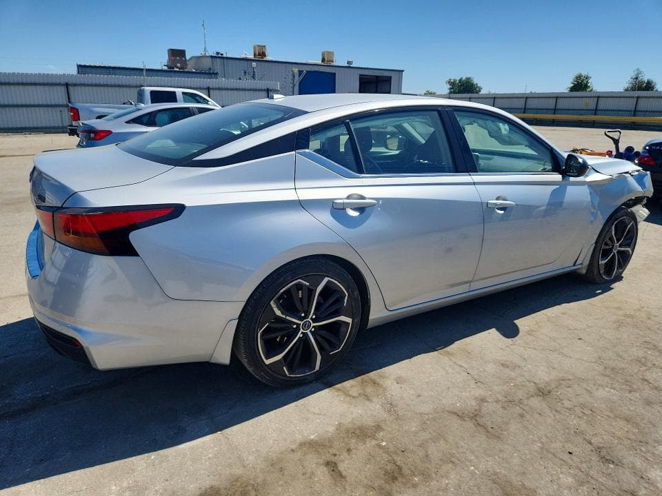 2023 NISSAN ALTIMA SR 3
