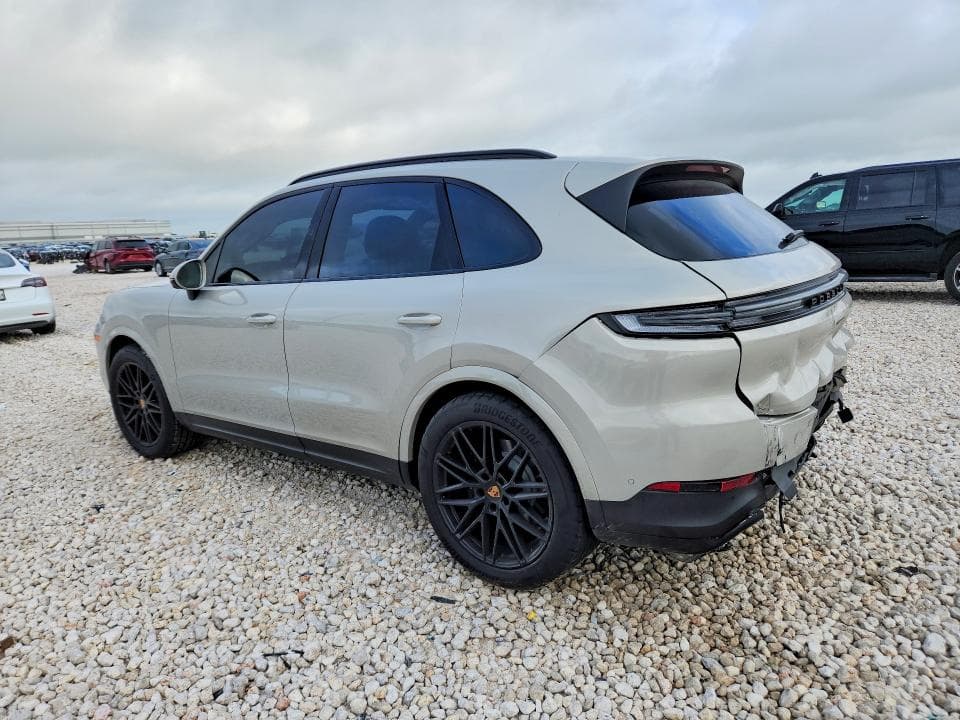2025 PORSCHE CAYENNE 2