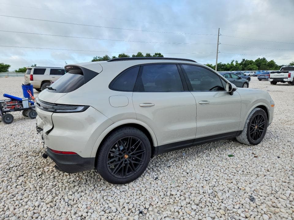 2025 PORSCHE CAYENNE 3